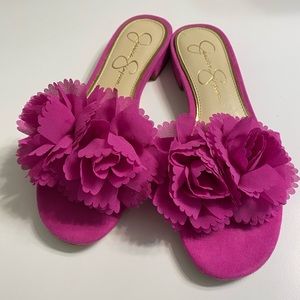 Magenta flats size 6, tried on but never worn. Like new condition.